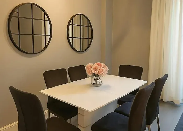 Apartment 2 Bedroom Pearse Street, Walking Distance To Centre Dublin