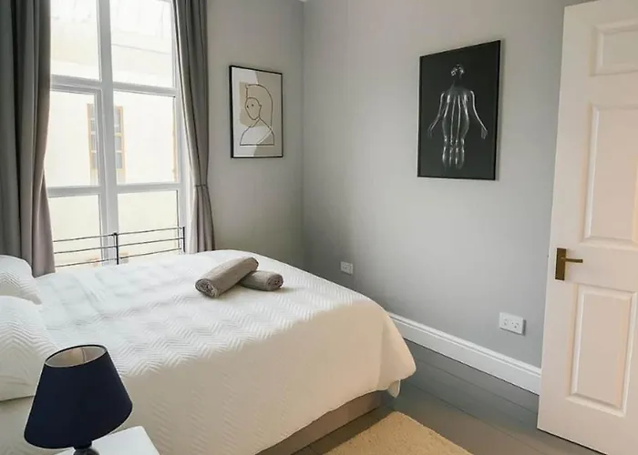 Apartment 2 Bedroom Pearse Street, Walking Distance To Centre Dublin
