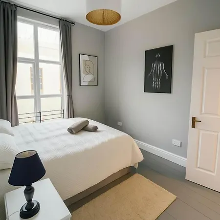 Апартаменты 2 Bedroom Pearse Street, Walking Distance To Centre Дублин