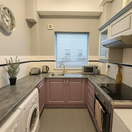 2 Bedroom Pearse Street, Walking Distance To Centre 더블린